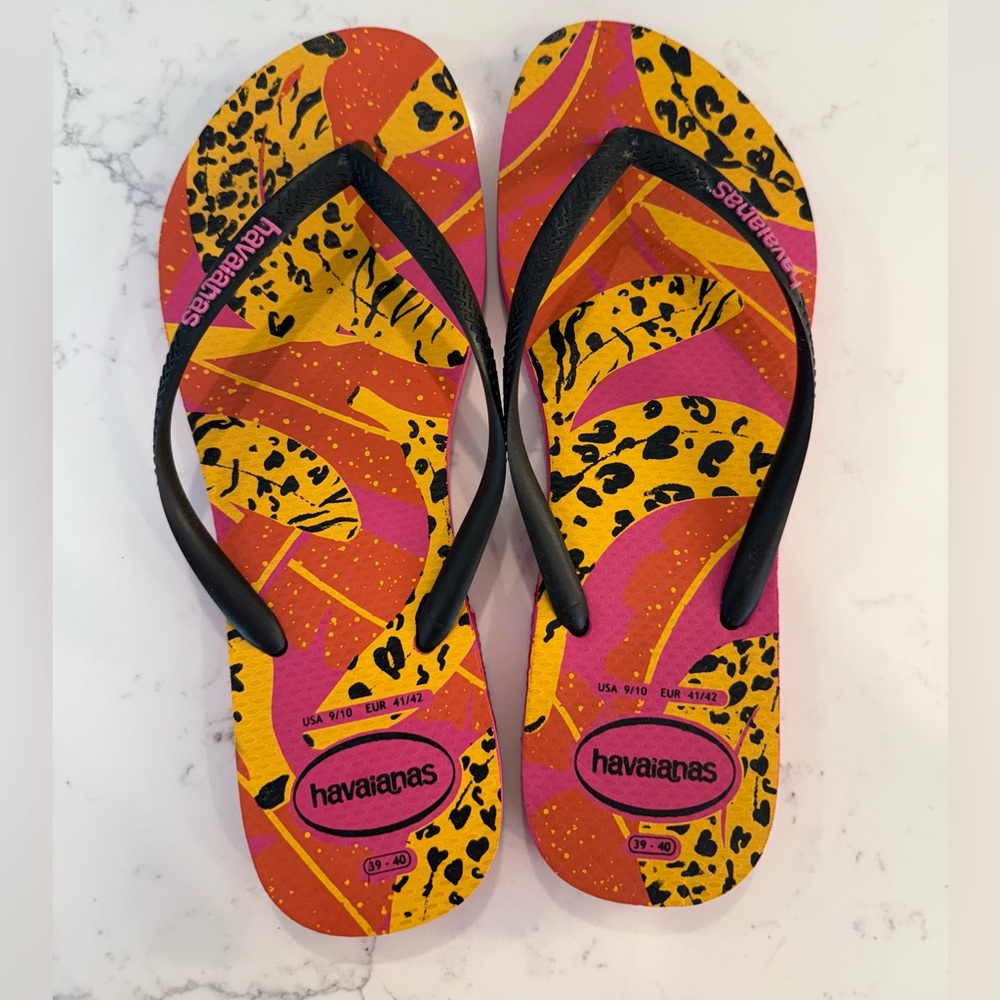 Havaianas Wild Pattern Flip Flops - Pink, Orange, Black size 9/10
